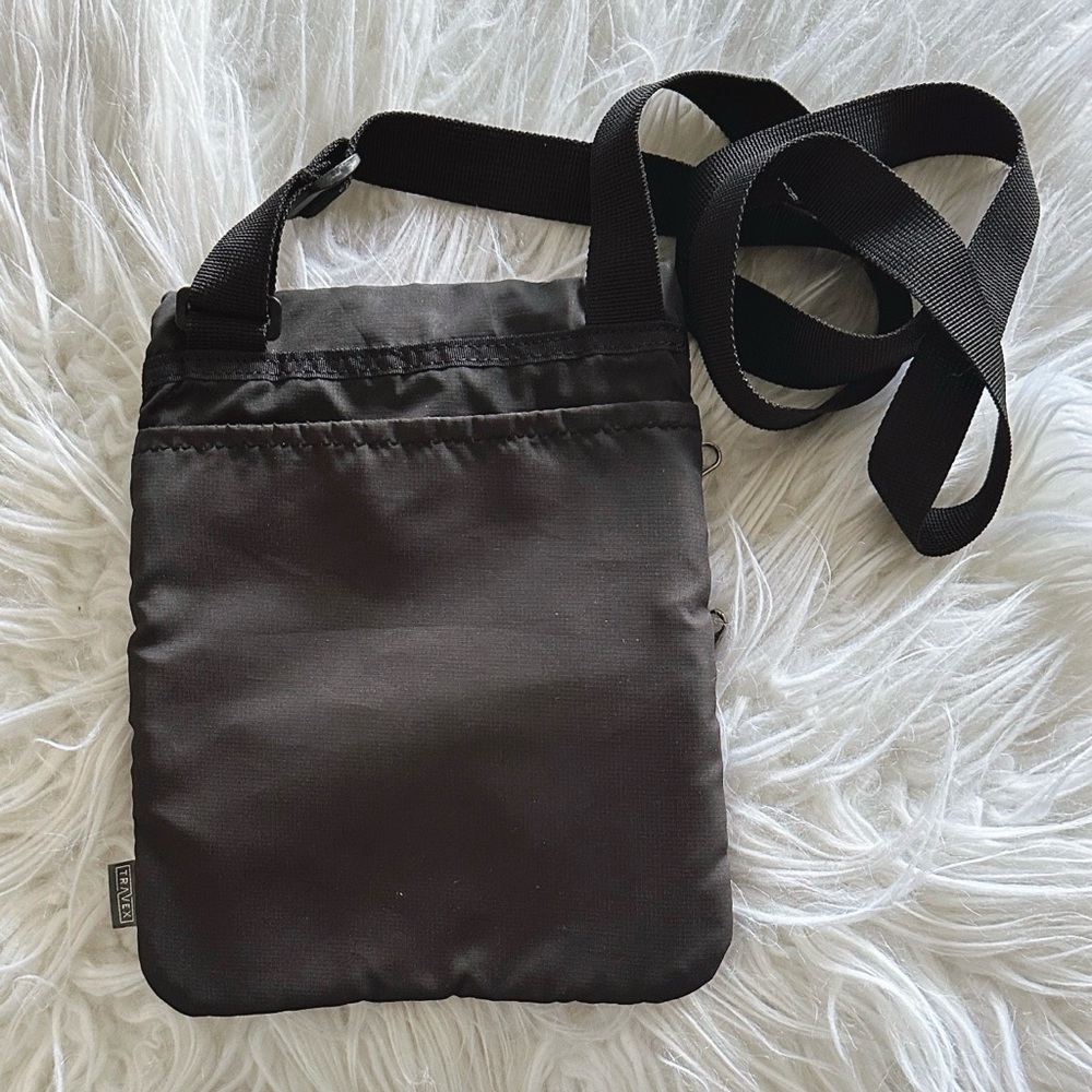 Eddie Bauer Charcoal Messenger Bag - Picture 2 of 6